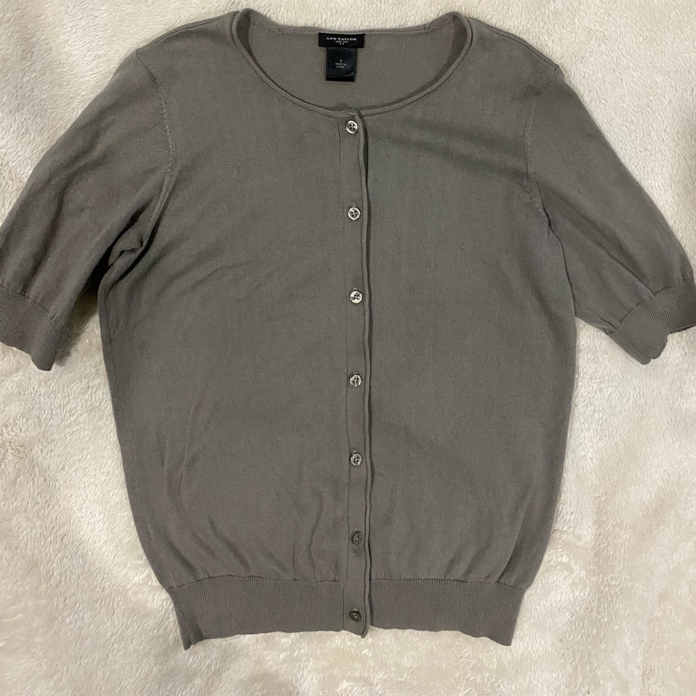 Ann Taylor Women’s sweater size Small